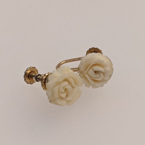 Vintage Krementz Carved Rose Scewback Earrings - Picture 6 of 7